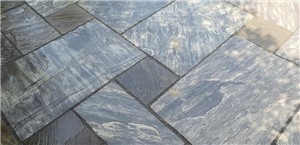 The black colouring shines through in the Sagar, when this blend of paving is wet.  This clever mix offers a mix of black and grey paving slabs but with a unique cream and brown natural textured veining.