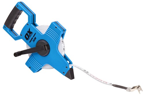 The OX Trade 50m open reel tape is made using fibreglass making it durable and reliable, it comes with an ergonomically design which gives it a moulded rubber handle giving the user a comfortable grip.  The thumb locking mechanism will allow you to quickly retract to the case or automatically lock for safety and convenience.