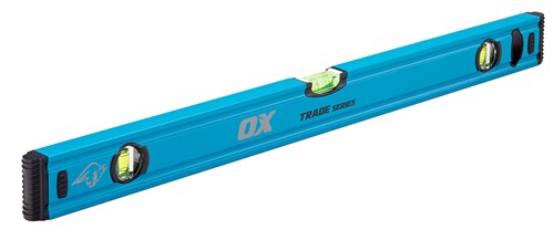 The OX Trade Level 900mm features 3 solid acrylic UV resistant vials with an accuracy of .5mm/m or .0005in/in. The level has an milled surface on base up to 900mm length and shock absorbing rubber end caps. The level is strong, lightweight and has an aluminium profile.