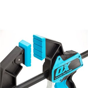 The OX pro heavy duty bar clamp is engineered with top notch materials for optimum performance.  The bar clamp is able to provide clamping pressure up to 150kg.  This versatile clamp allows you to quickly convert from a clamp to a spreader.  The quick grip on the clamp makes it easier to use with one hand without compromise on stability.  The TPR pads provide surface protection so high intensity work can be carried out without damaging surfaces.