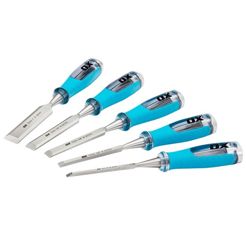 The OX pro 5 piece wood chisel set comes in a protective high quality velcro case.  The chisels have a soft grip handle for ergonomic use.  Set includes 6mm , 13mm, 19mm, 25mm, 32mm chisels.