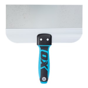 The blade of the OX PRO Series Taping Knife is forged from high-quality stainless steel that is flexible, corrosion and adhesive resistant and is fitted with OX Dura Grip soft handle for ultimate comfort. The handle end has a built-in hammer for stubborn nail pops.  The stainless steel blade of the OX PRO Taping Knife is attached to a strong aluminium backer plate. They are riveted together to extend the life of the putty filling knife.  The Taping Spatula Knife is a multi utility tool that can be used for filler, caulk, plaster, putty, scraping, paint and wallpaper removal, and more. The solid hammer end can be to set drywall nails.