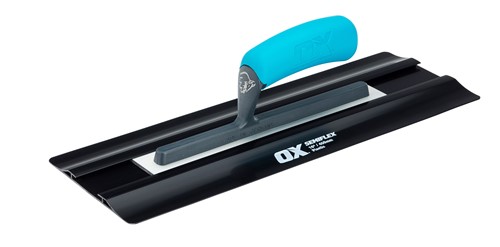 The OX Pro Semi Flex Plastic Trowel has a lightweight plastic finishing blade.  The versatility of this trowel provides you with a removable shank enabling you to make use of the multiple replacement blades you can purchase.  The Ergonomic soft grip handle provides the plaster with a comfortable grip.