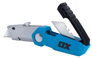 The OX pro retractable blade folding knife is ideal for any pocket as it comes in a very compact foldable design.  The folding blade encompasses a blade storage in the handle and comes complete with 2 blades.  The OX pro fixed folding knife has been designed with a fast  blade change design.  The non slip grip gives the user ultimate control.