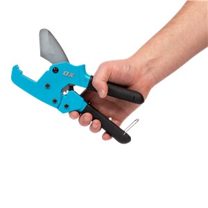 The blade of the OX PVC Pipe Cutter sports a distinctive V shape design, which helps te tool to easily cut through pipes smoothly.  The OX PVC Pipe Cutter is made using heavy duty stainless steel for enhanced durability and reliability.  The blade of the OX PVC Pipe Cutter can be used to cut through any upvc/pvc pipe effortlessly without warping or shattering.  Though the OX PVC Cutter is made of stainless steel, it is extremely flexible and can easily cut 16 -42 mm pipes.  The OX PVC Pipe Cutter is the fastest most effective pipe cutter you will find, however tuff the pipe, this will cut through it rapidly and cleanly.