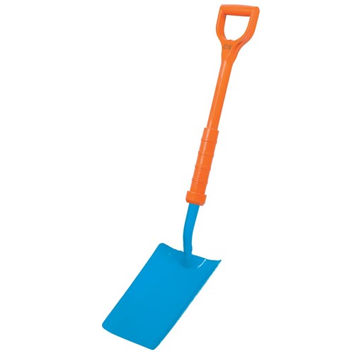 The OX pro insulated taper mouth shovel comes insulated to conform to BS8020.  The shovel comes with an extra wide D grip giving greater comfort during continuous use.  The Sold forged steel head gives the shovel strength and durability.