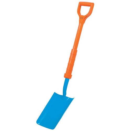 The OX pro insulated trenching shovel comes insulated to conform to BS8020.  The shovel comes with an extra wide D grip giving greater comfort during continuous use.  The Sold forged steel head gives the shovel strength and durability.