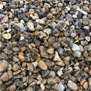 Maxi bag 20mm shingle is used as a decorative aggregate and can also be used for a shingled driveway. The size of the shingle is between 10-20mm. Comes in a 40kg polybag.
PLEASE NOTE a pallet charge will be included  when ordering maxi or mini bags, however this is fully refundable once the pallet is returned back to depot along with the a copy of the receipt.