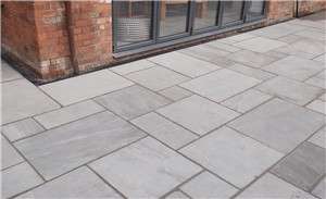 Kandla Grey Sandstone Paving is expected to last even in harsh weather and is best suited to the British climate. The riven surface texture will help retain grip underfoot and is also frost-resistant, helping keep your paving looking good as new throughout the year. Each slab is calibrated to 22mm thickness, created naturally when the stone is split along its layers, offering a natural finish.