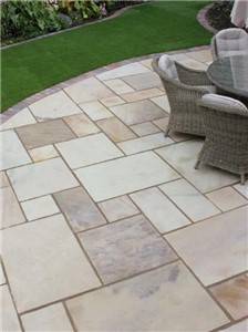 Fossil Mint sandstone paving, with a base of beige colour, comprises a range of hues from off-white to pale with some stones carrying small embedded fossils.If you’re looking to enhance the beauty of your garden or driveway outside quite unlike any other, natural sandstone is an ideal solution. Each individual slab is unique, distinguished by infinite tonal variations which makes it so desirable.