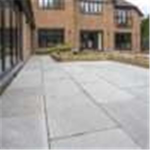 Kandla Grey Sandstone Paving is expected to last even in harsh weather and is best suited to the British climate. The riven surface texture will help retain grip underfoot and is also frost-resistant, helping keep your paving looking good as new throughout the year. Each slab is calibrated to 22mm thickness, created naturally when the stone is split along its layers, offering a natural finish.