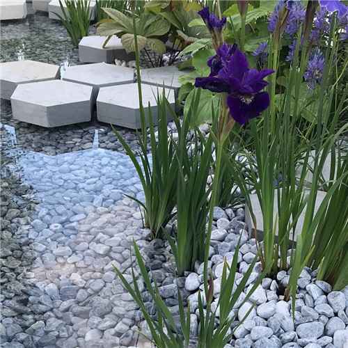 Ice Blue Pebbles are a premium washed marble with blue and grey tones. These chippings are 40-60mm in size and are supplied washed. Ice Blues Pebbles are ideal for rockeries, flowerbeds, and borders.